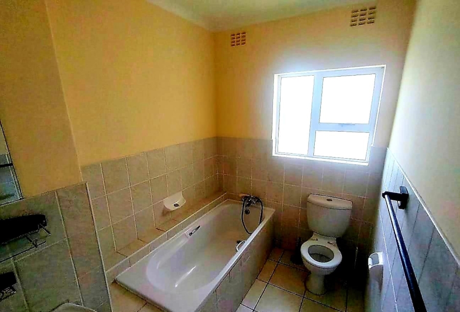 5 Bedroom Property for Sale in Beacon Bay Eastern Cape